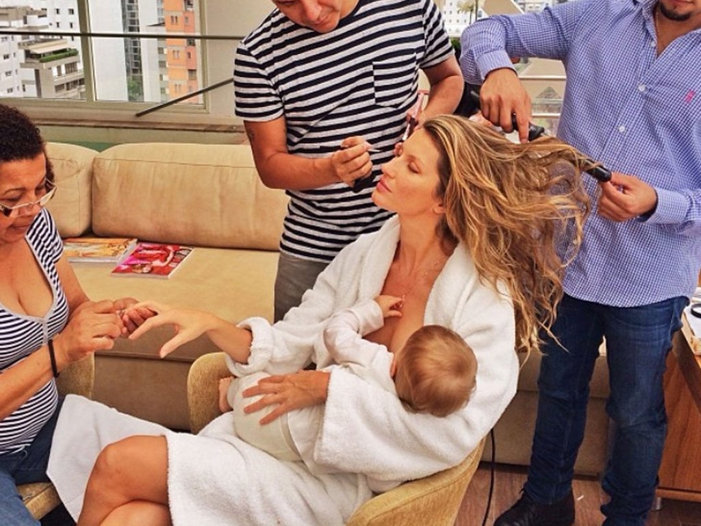 Gisele Bundchen qui allaite