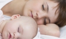 Le cododo : un réel bénéfice pour bébé ?